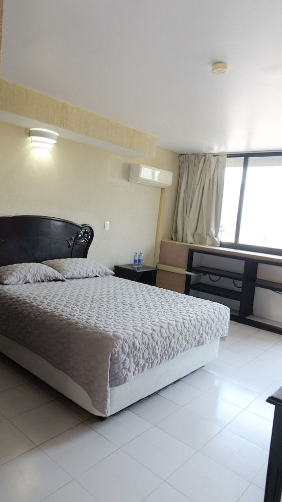 Standard Single Room, Balcony, Garden View