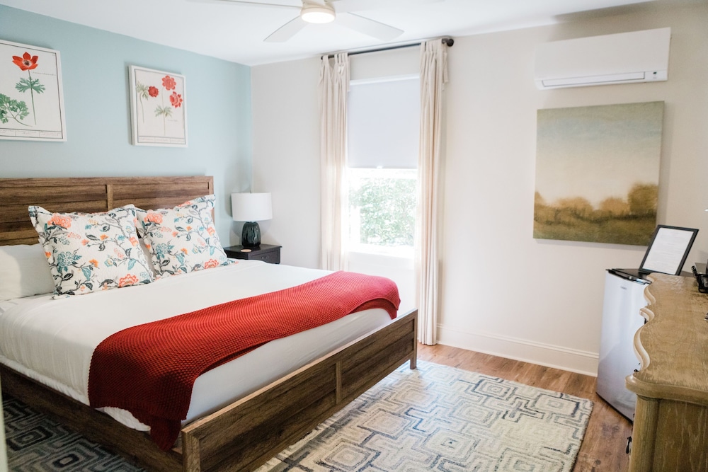 Premium Room, 1 Queen Bed, Non Smoking photo 2