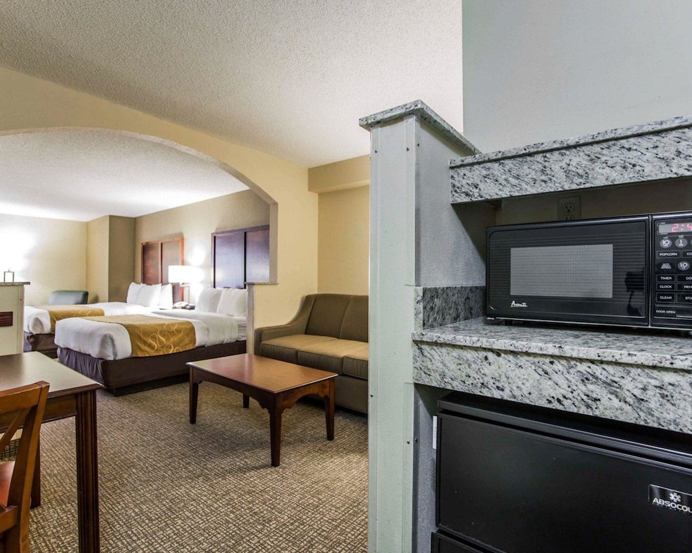 Suite, 2 Double Beds, Non Smoking photo 3