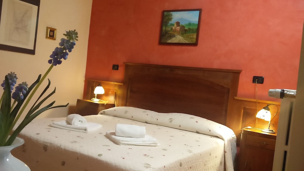 Economy Double Room, 1 Queen Bed, Private Bathroom, Garden Area photo 1