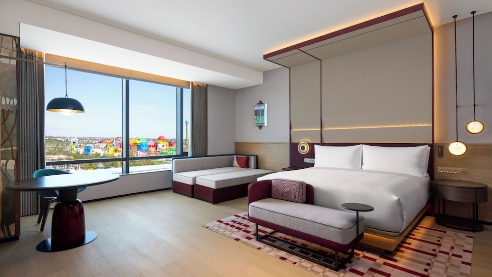 KING DELUXE ROOM WITH SOFABED