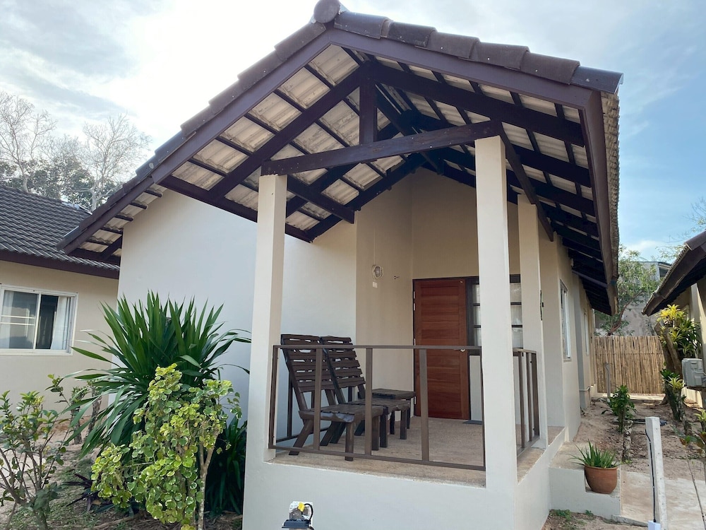 Bungalow King Garden view