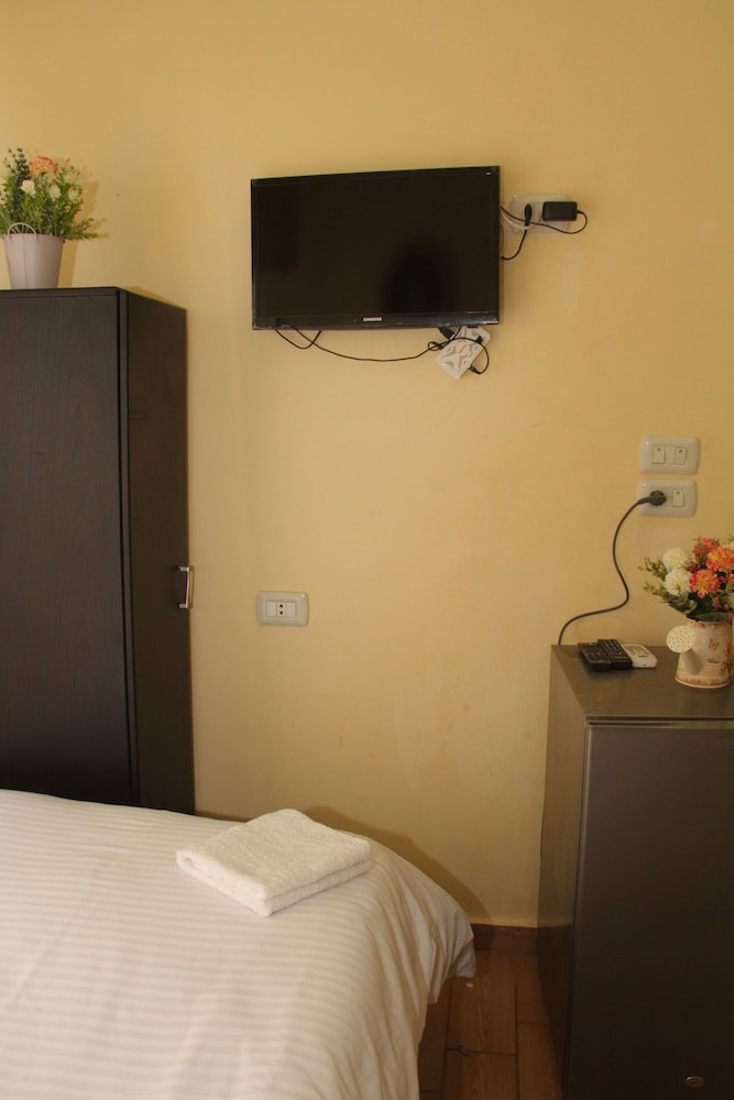 Deluxe Double Room, 1 Double Bed, Private Bathroom - Photo 2