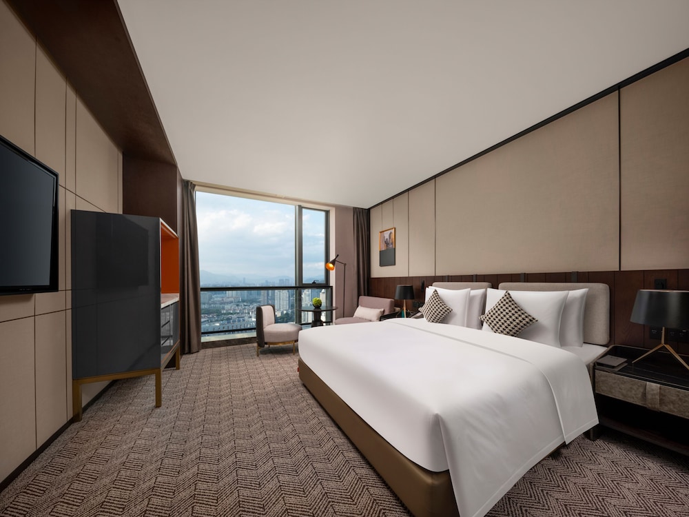 Superior Single Room, 1 King Bed photo 3