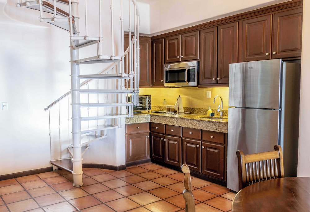 Villa Three-Bedrooms-NO MEALS ROOM ONLY - Photo 6