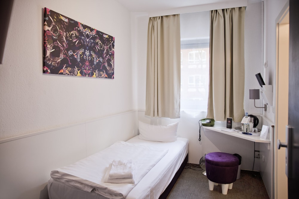 Economy Single Room, Courtyard View photo 1