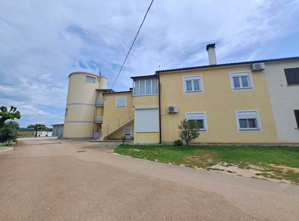 Apartment (Two Bedroom Apartment with Terrace)