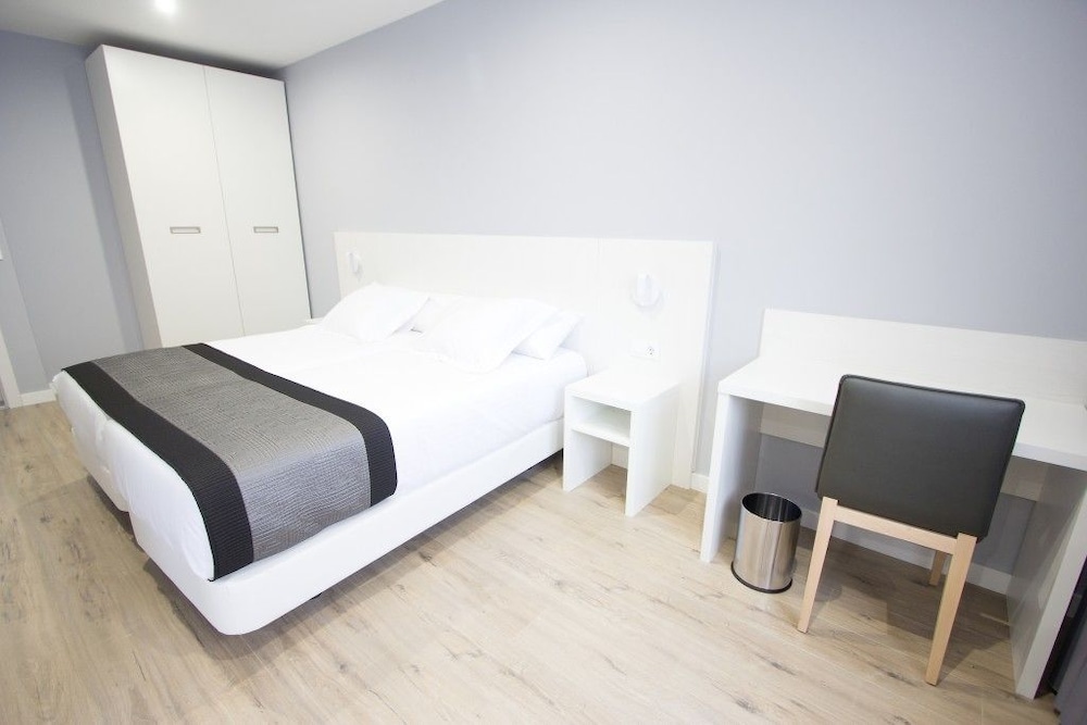 Twin Room, Accessible photo 3