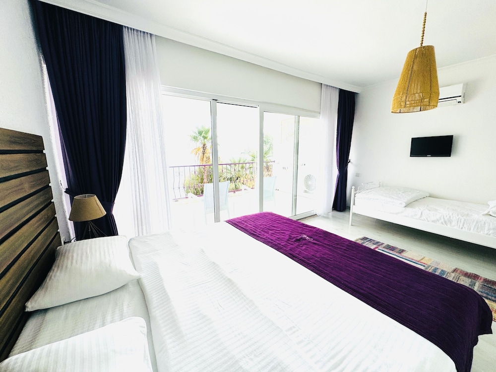Superior Triple Room, Sea View photo 2