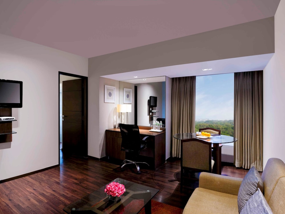 Premier Suite, 1 King Bed - Photo 1