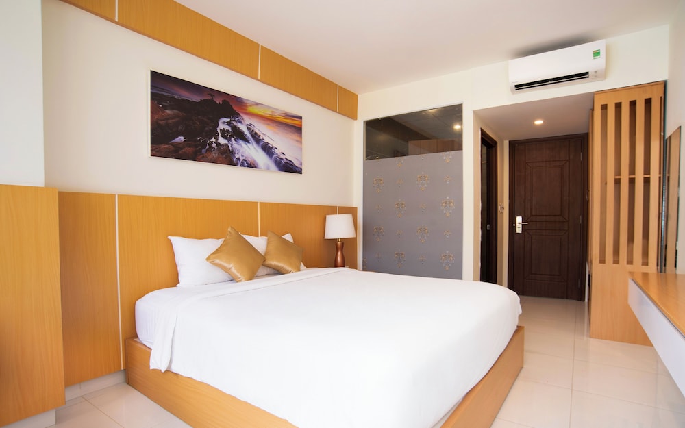 Superior Room, 1 Queen Bed, Mountain View