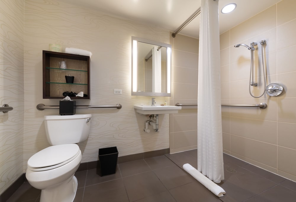 Room, 1 Queen Bed, Accessible Bathtub - Photo 3