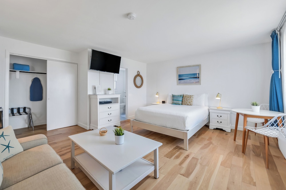 Studio, 1 Queen Bed (Upper Level) photo 1