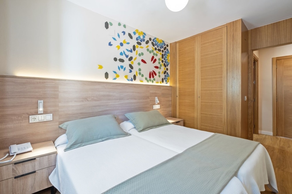 Junior Suite, Pool View (2+1)