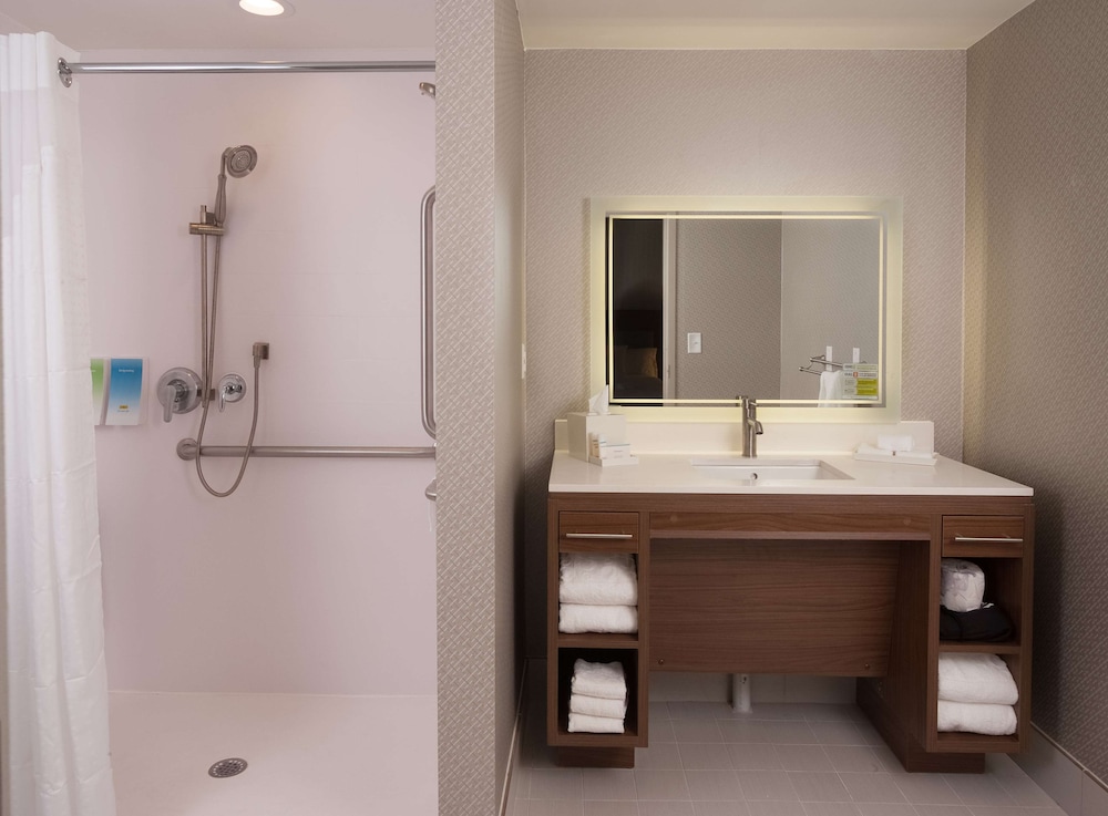 Studio, 2 Queen Beds, Accessible - Photo 9