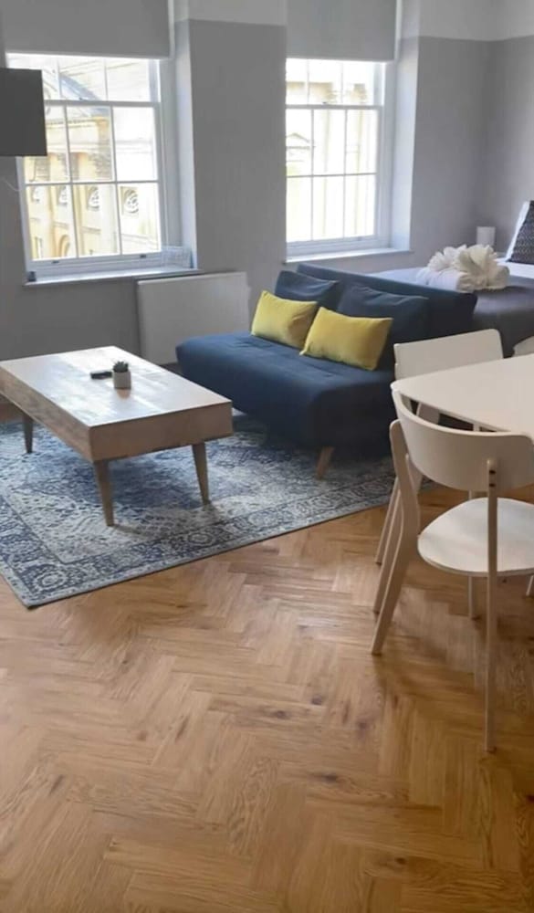 Basic Apartment, Multiple Beds