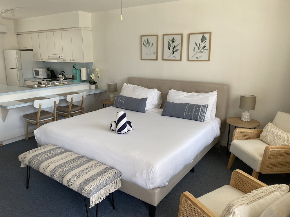 Traditional Studio Suite