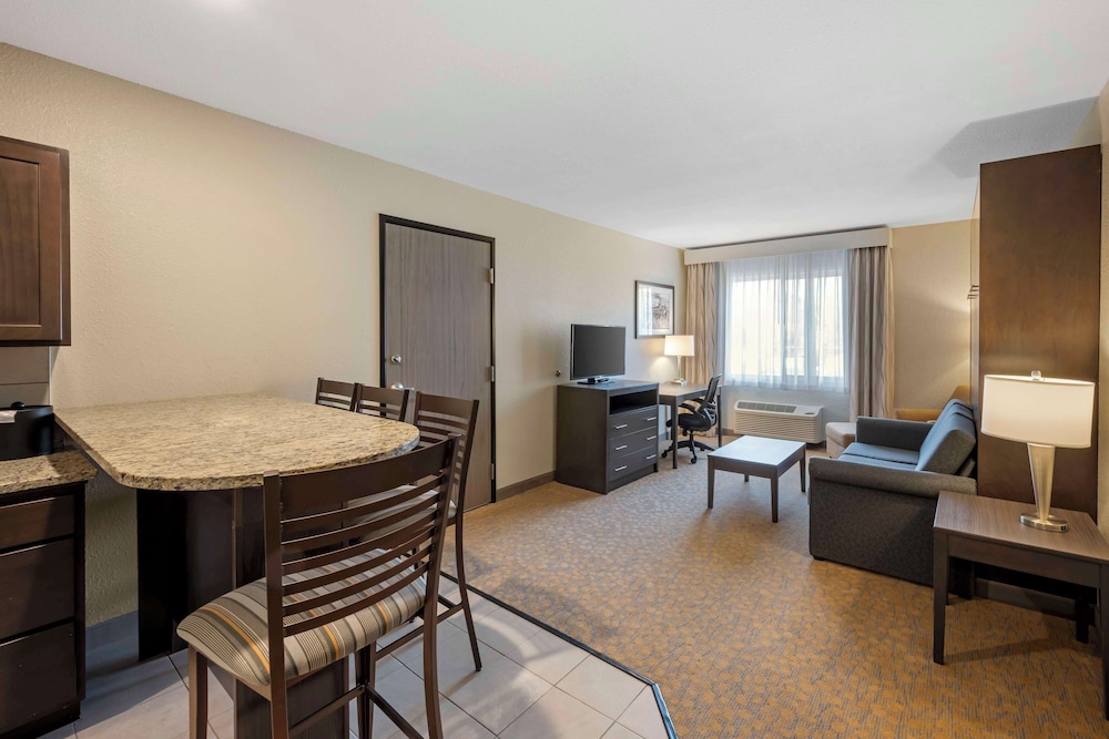 Suite, 2 Queen Beds, Non Smoking, Kitchen - Photo 3