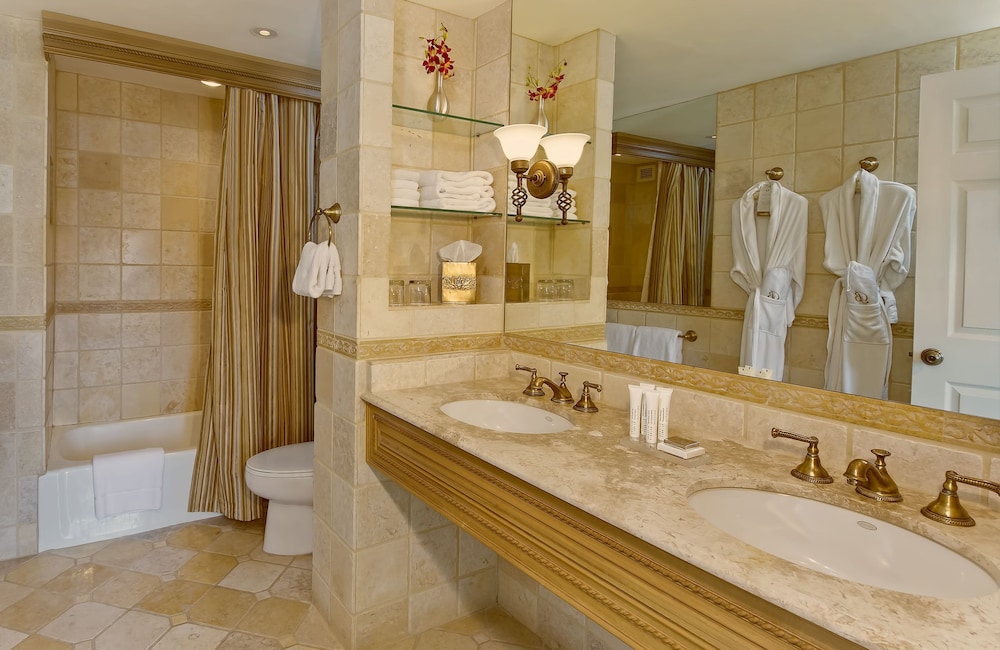 Suite, 1 King Bed (Anastasia)