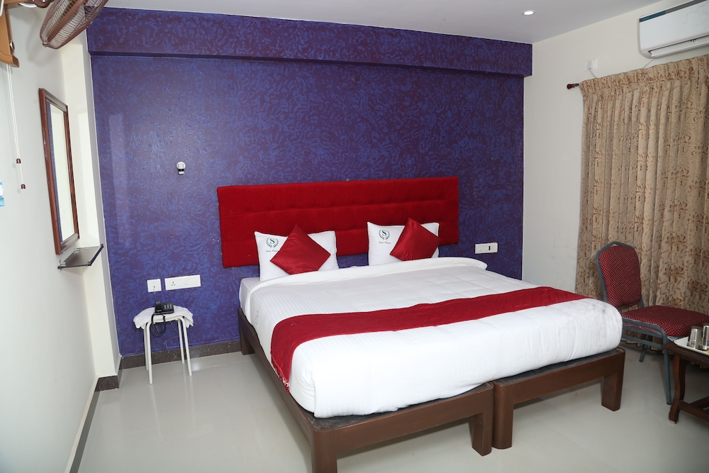 Deluxe Room - Photo 2