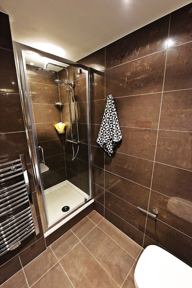 Double Room, Ensuite - Photo 7