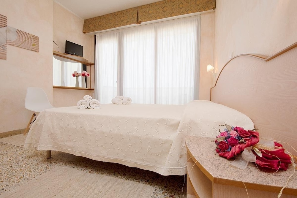 Triple Room, Multiple Beds