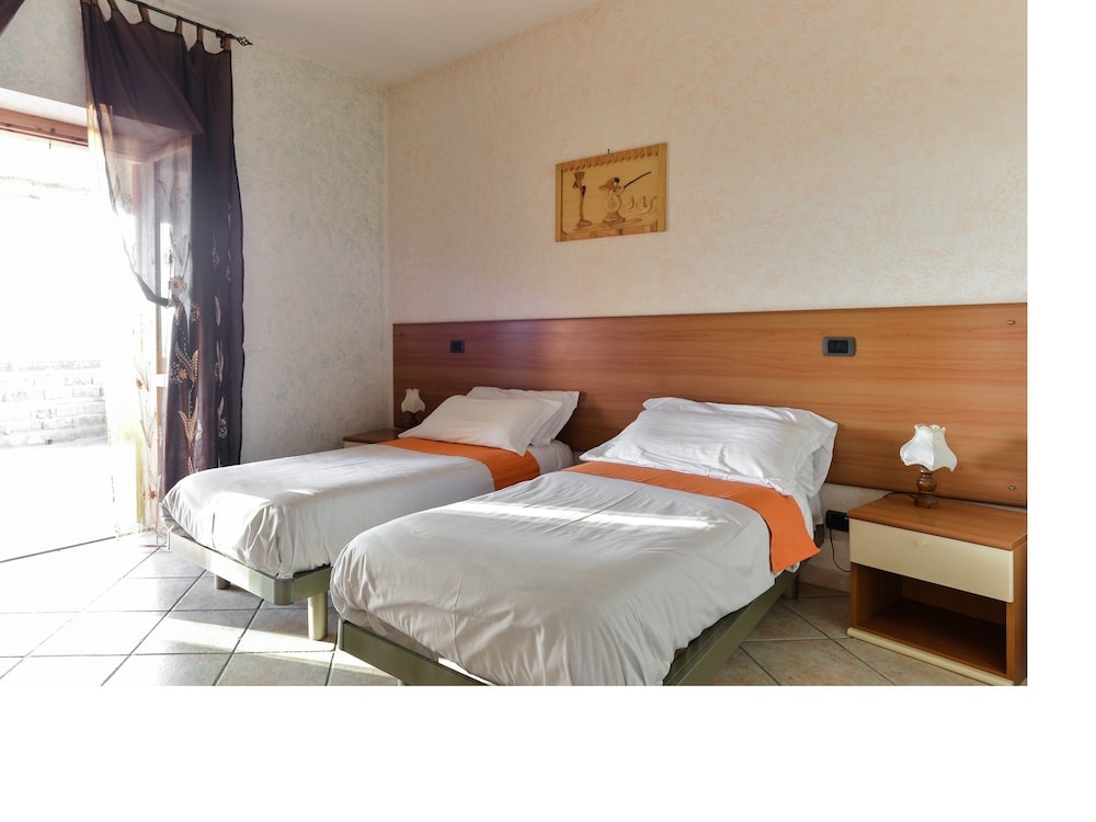 Deluxe Twin Room, 2 Twin Beds, Garden View photo 2