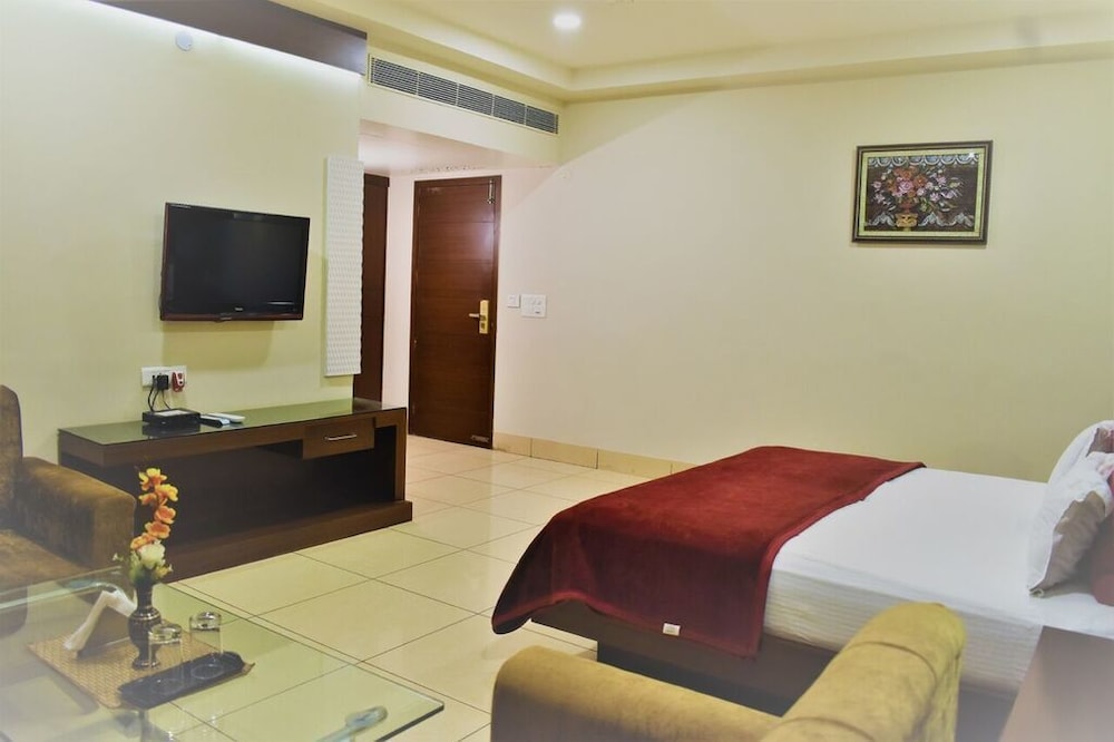Deluxe Room, 1 King Bed, Corner