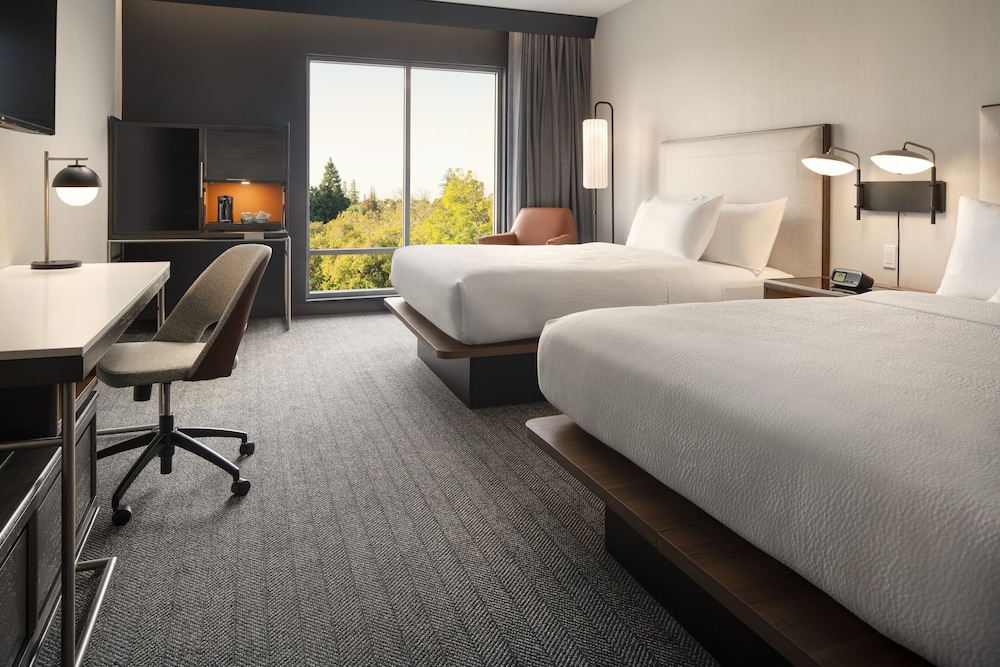 Standard Room, 2 Queen Beds (Mobility Accessible, Roll-In Shower)