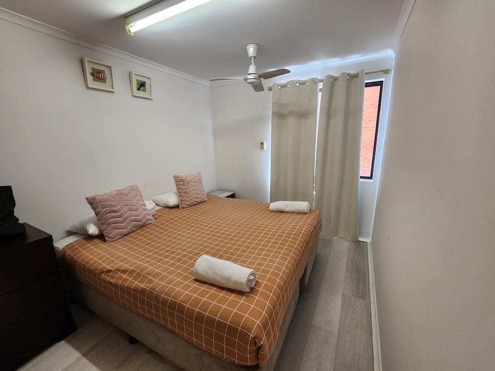 One Bedroom Apartment Queen Bed - Photo 9