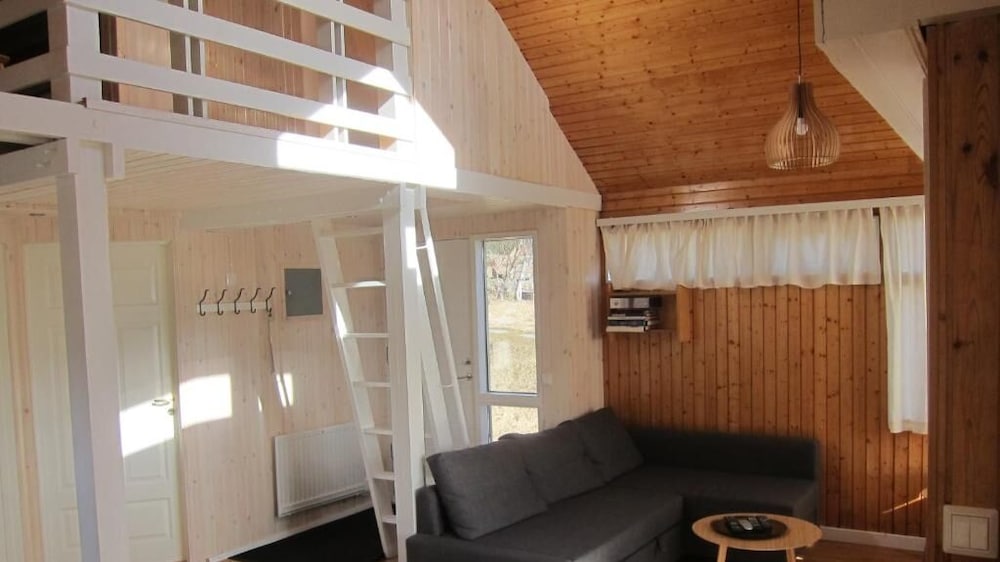 Cottage - 2- Bedroom with Sleeping Loft, 1-8 Guests photo 3