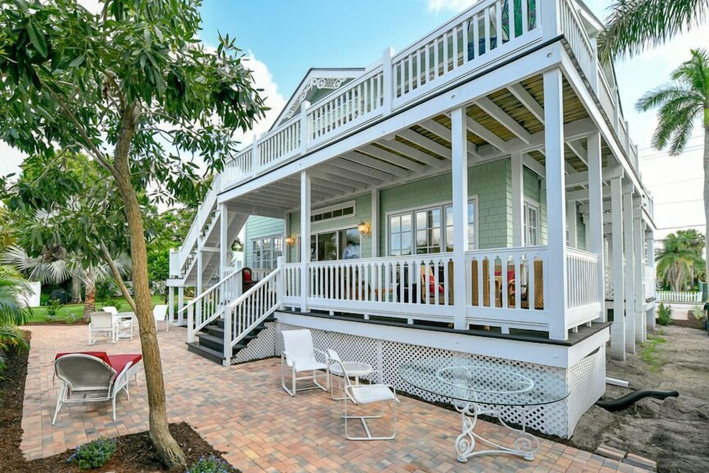 Clifton Guest and Fishing Lodge, 4 Bedrooms, Pool Access, 4 Bathrooms