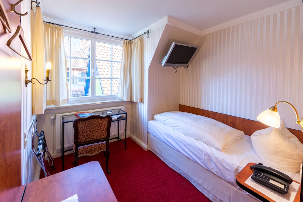 Economy Single Room, 1 Twin Bed, Courtyard View (Guest House Plönlein) photo 2