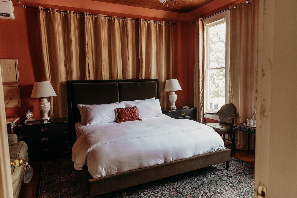 Classic Room, 1 King Bed