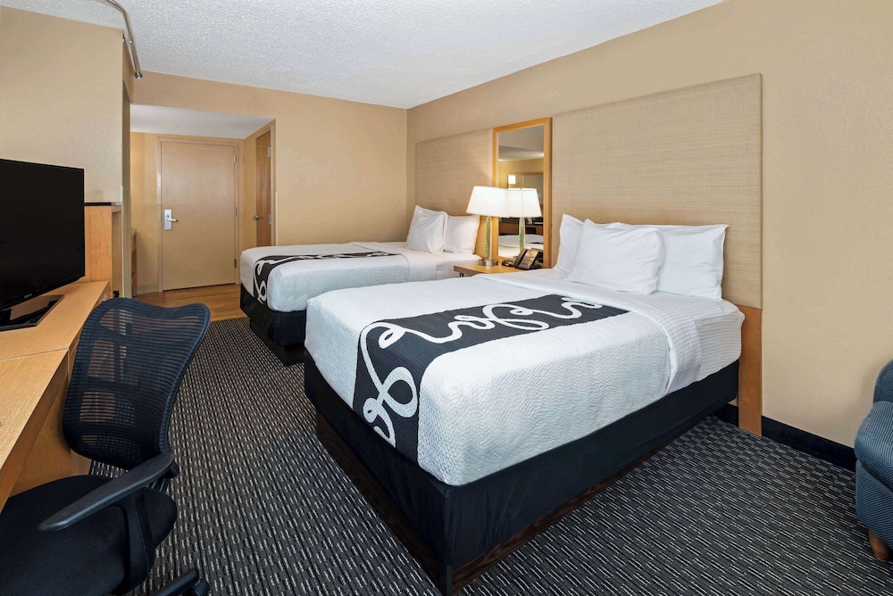 Room, 2 Full Size Beds, Non Smoking - Photo 3