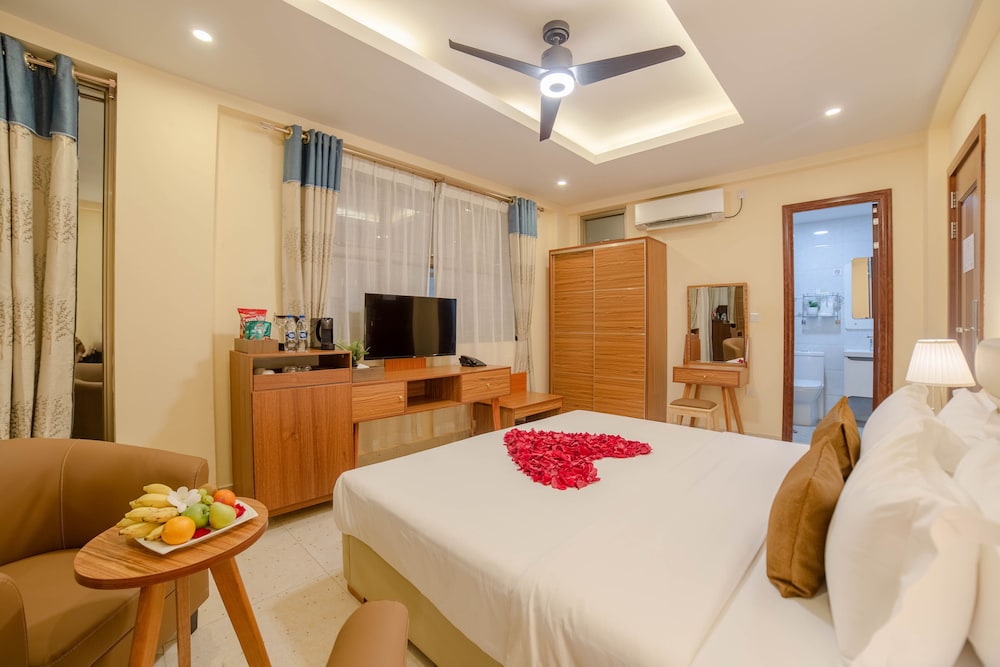 Deluxe Seaview King with Balcony (Free Return Airport Transfer and Breakfast Included) - Photo 7