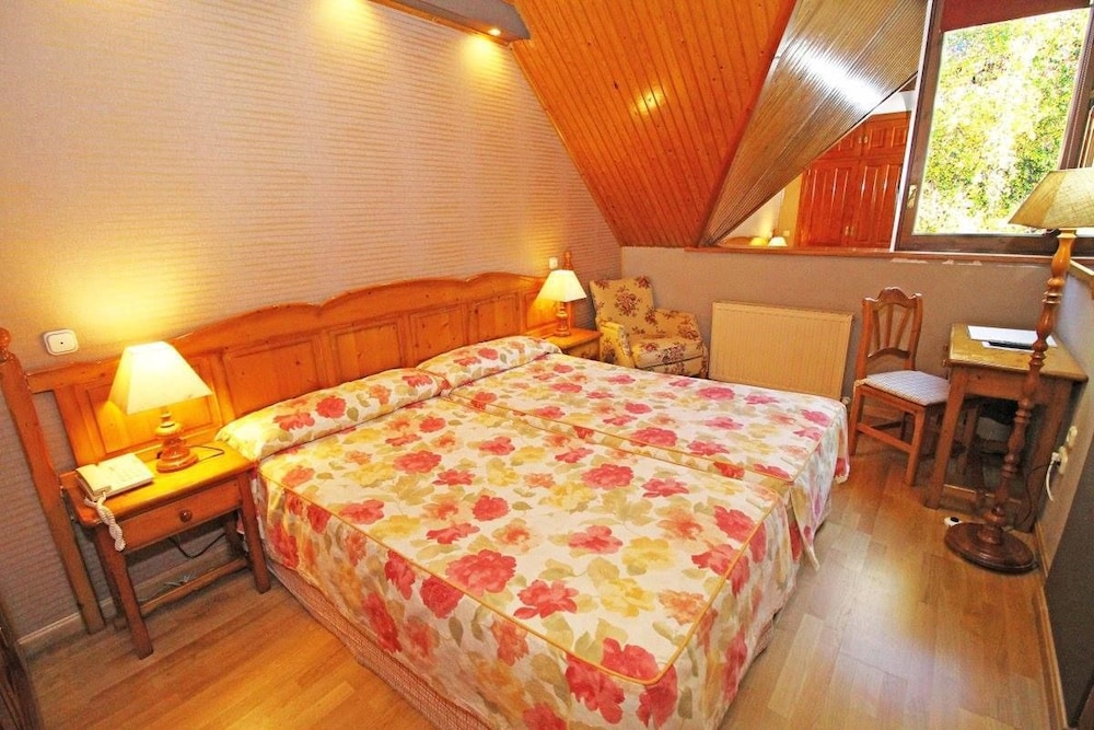 Single Room, Mountain View