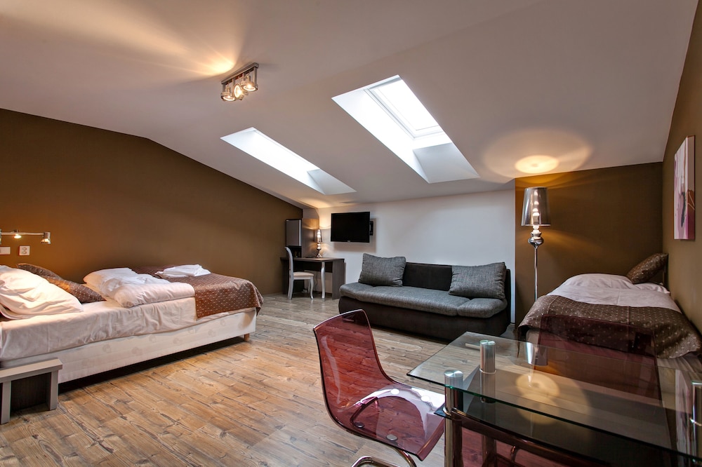 Family Apartment photo 2