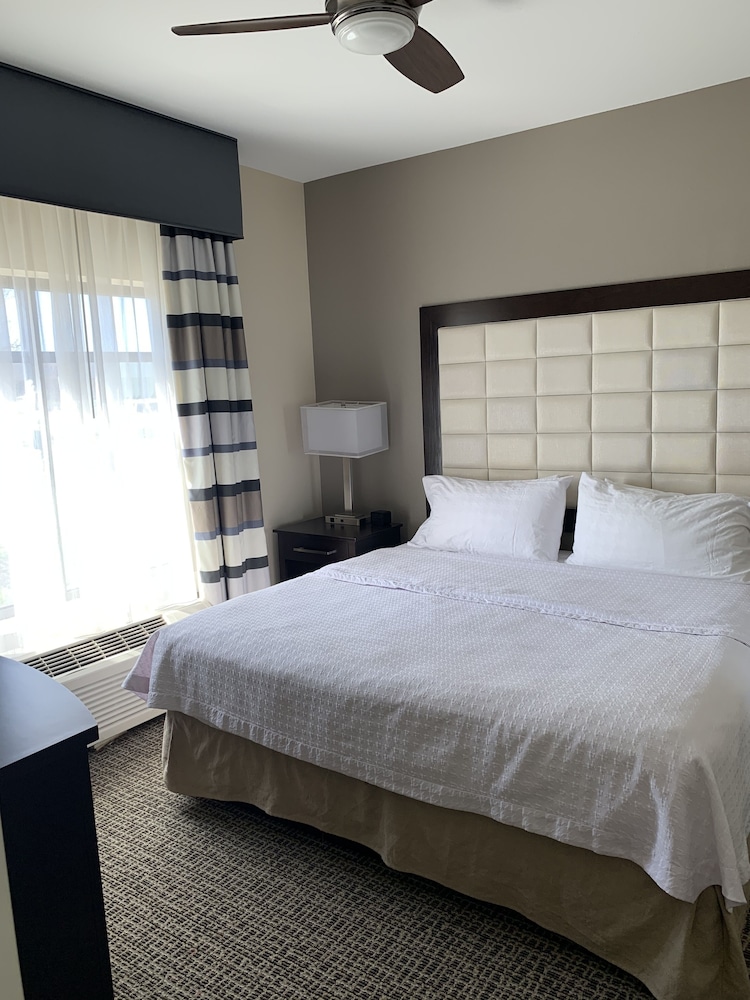 Suite, 1 King Bed, Accessible, Non Smoking photo 2