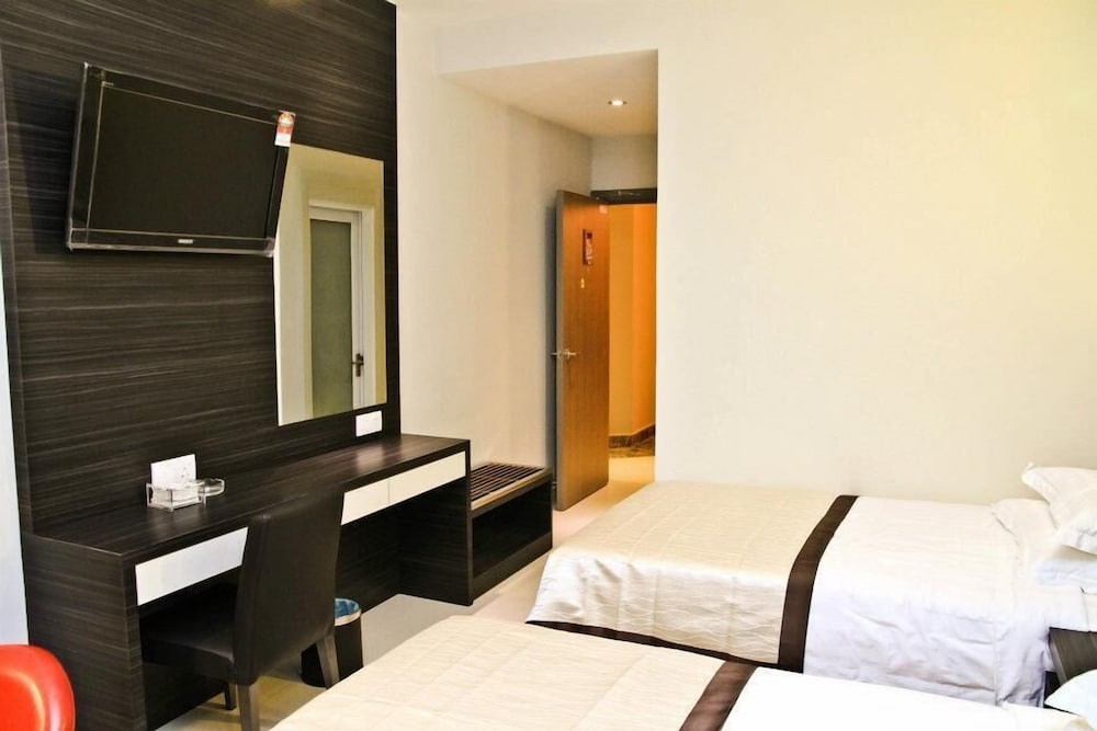 Deluxe Twin Room photo 3