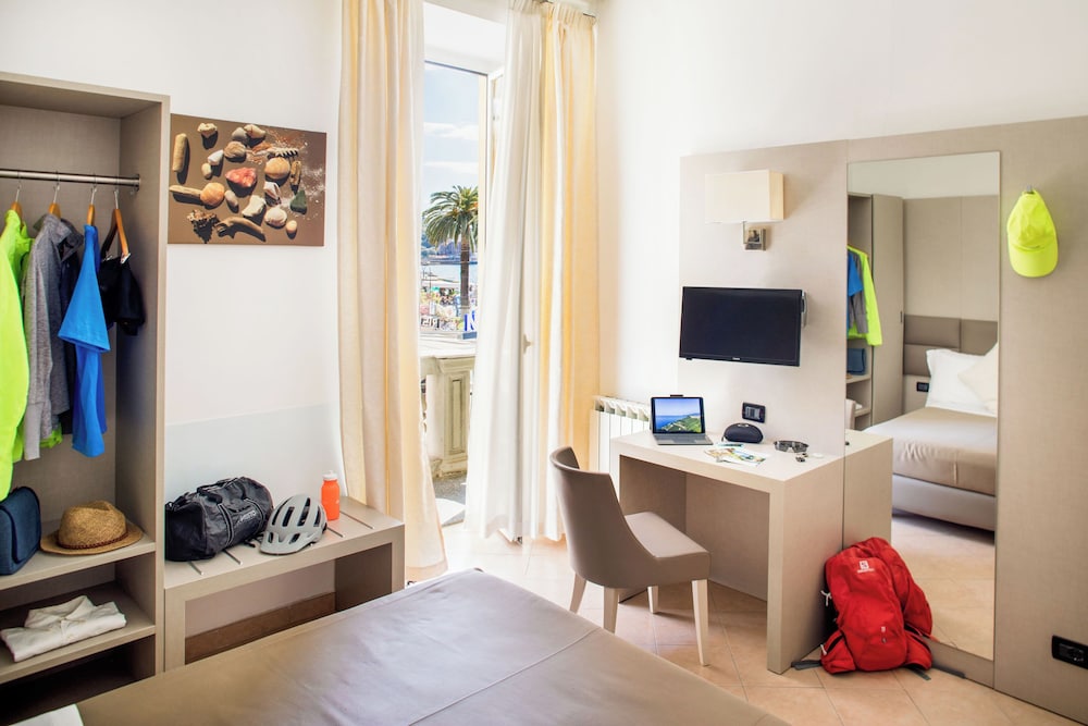 Economy Double Room, Balcony - Photo 3