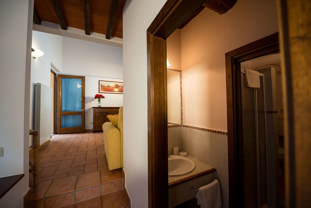 Traditional Condo, 2 Bedrooms photo 1