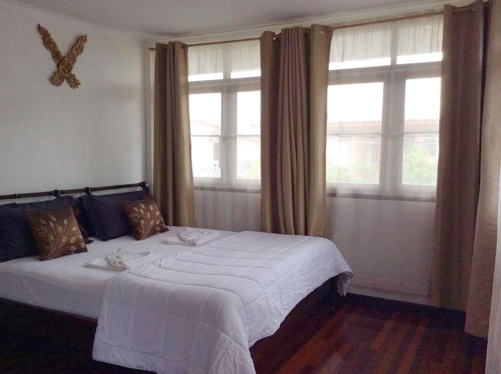Superior Deluxe King Room photo 2