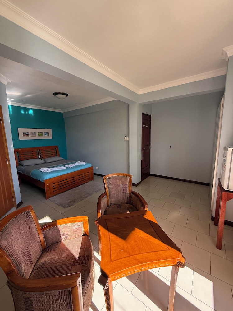 Deluxe Room - Photo 6