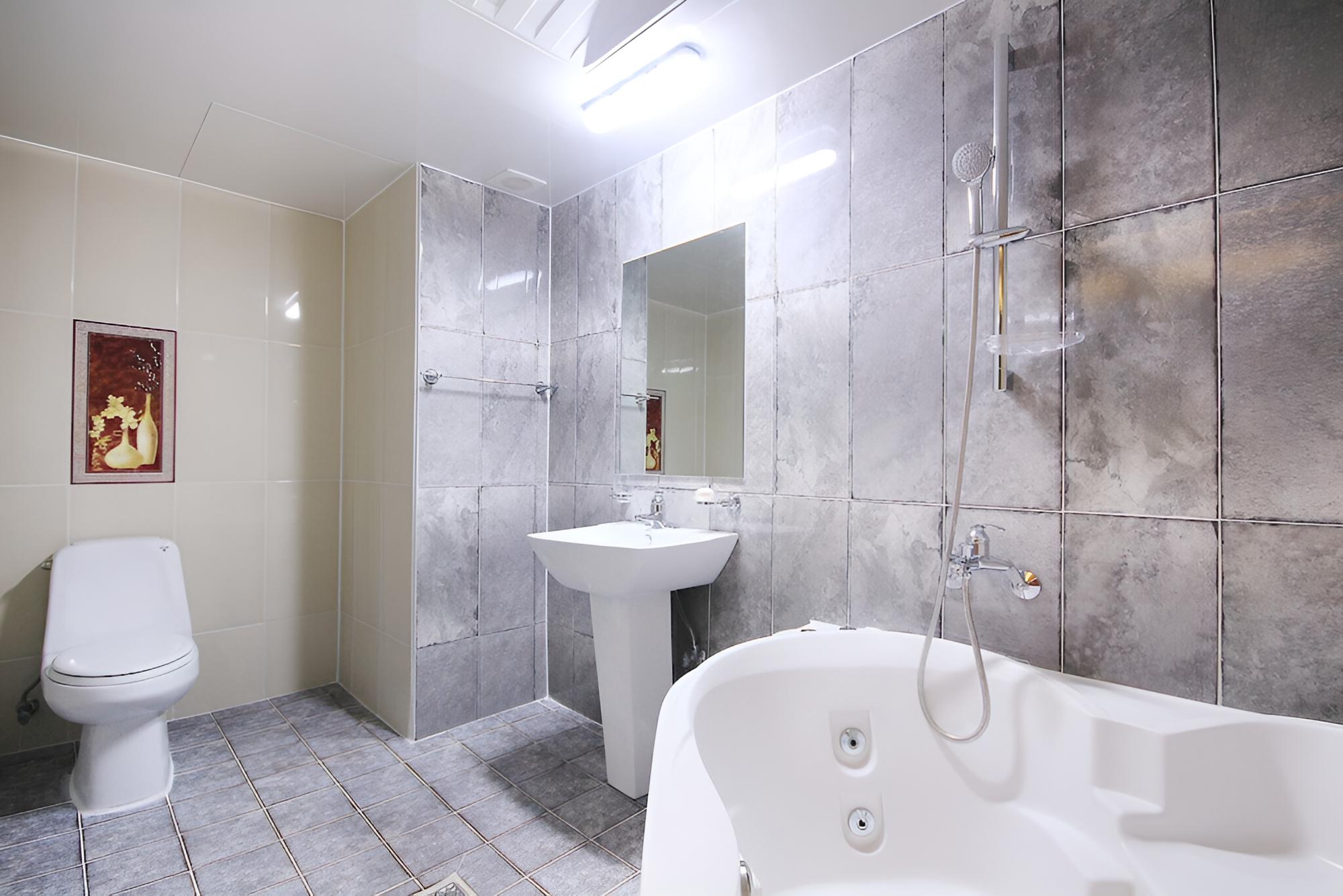 Room (VIP-Massage Chair (PC/Bathtub)) photo 2