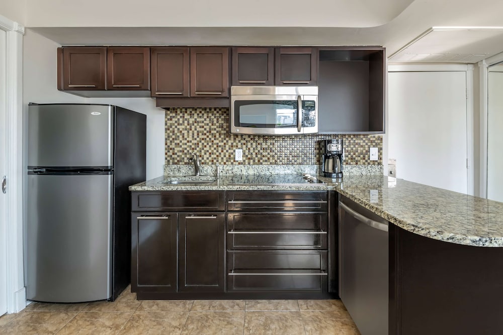 1 BEDROOM 1 KING SUITE PLUS W/ SOFABED - Photo 3