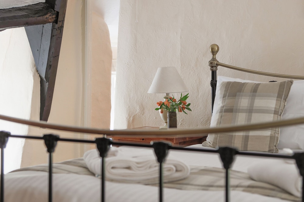 Suite, Ensuite (room 2) photo 3