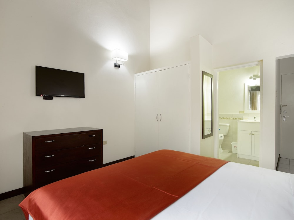Single Room, 1 Queen Bed, Private Bathroom photo 2