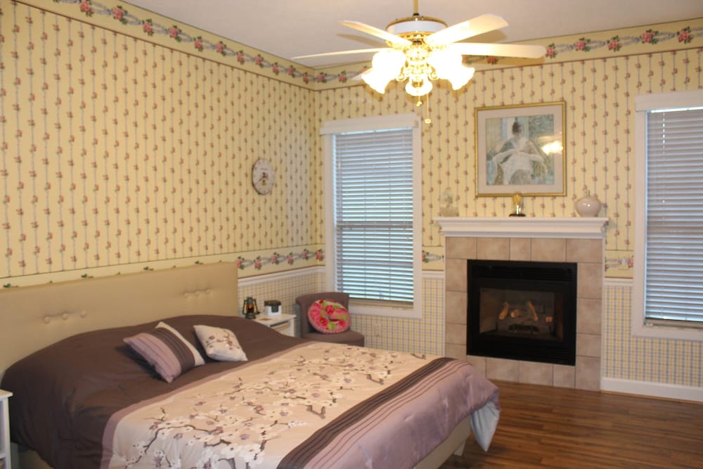 Room, Private Bathroom (Granny Room)
