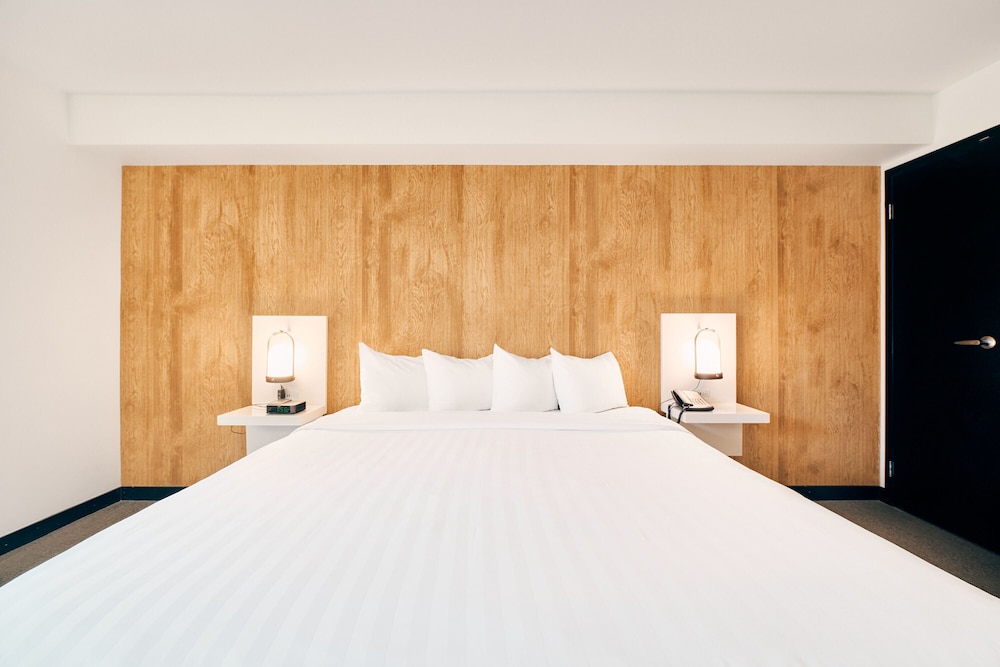 Executive Suite, 1 King Bed - Photo 2